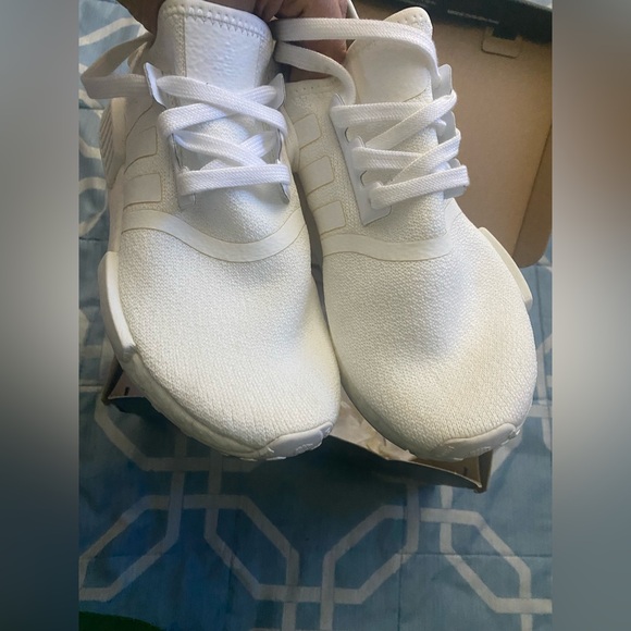 Adida color white in great condition preloved - Picture 3 of 7